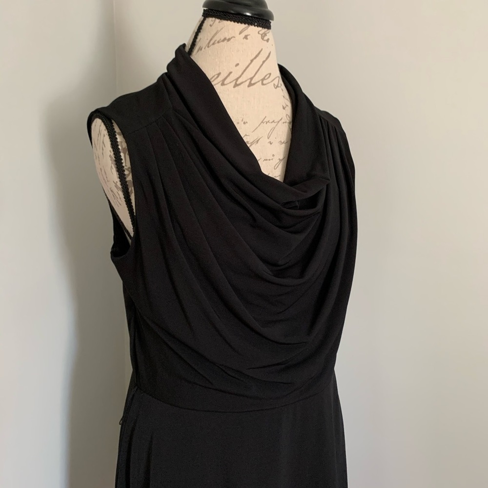 Roulette Black Scoop Neck Sleeveless Dress